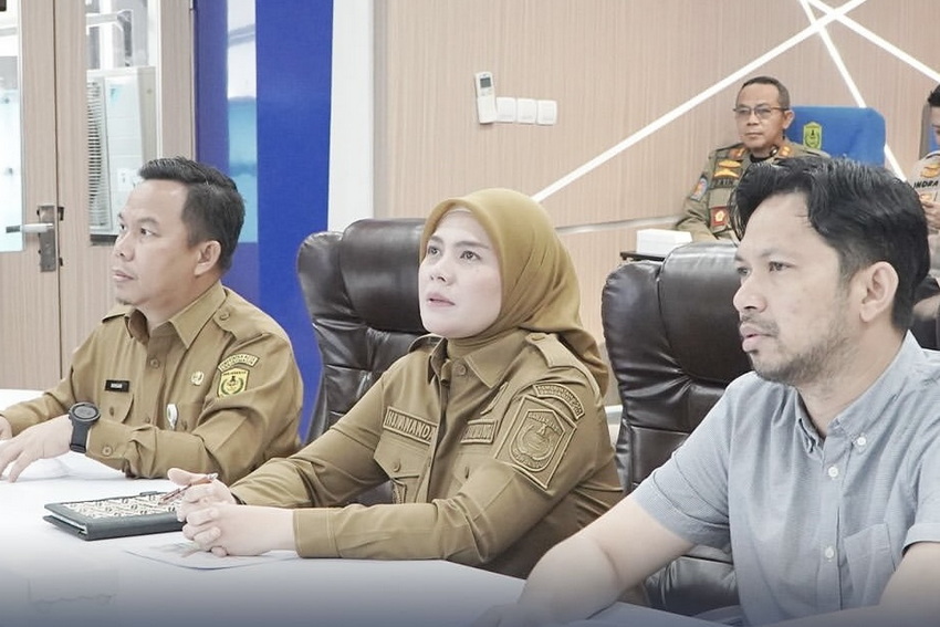 Ketua DPRD Banjarmasin Rikval Fachruri bersama Pemerintah Kota Banjarmasin mengikuti Rapat Koordinasi Pusat Daerah tentang perkembangan situasi terkini dan pengendalian inflasi Tahun 2025 di Command Centre Balaikota Banjarmasin.