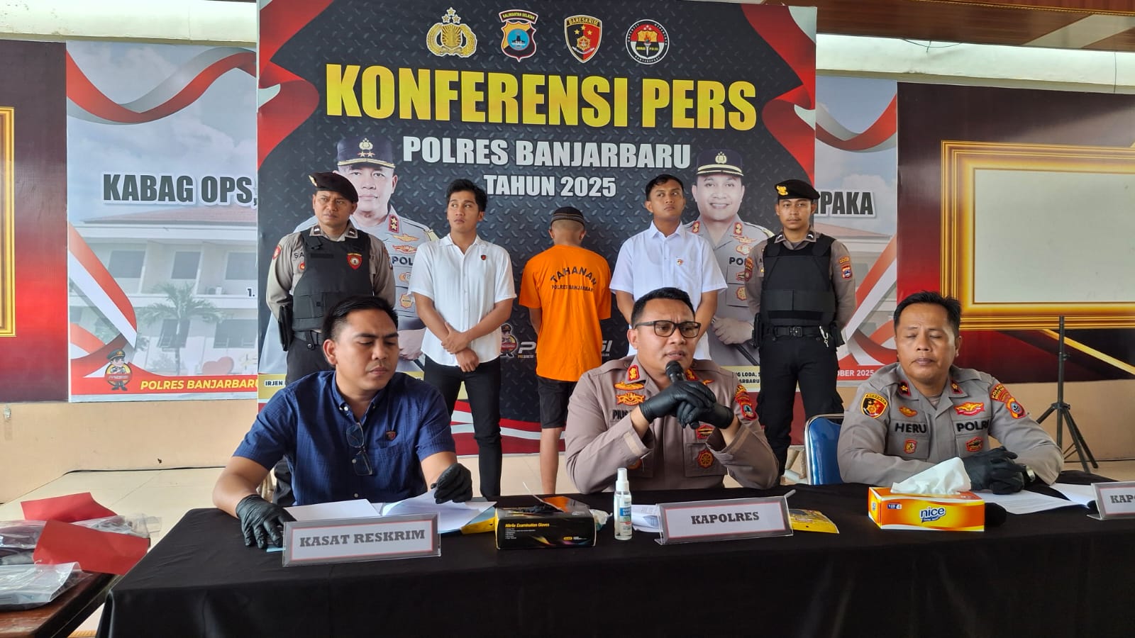 Konferensi Pers Polres Banjarbaru Ungkap Kasus Temuan Bayi di Jalan Rosella Banjarbaru