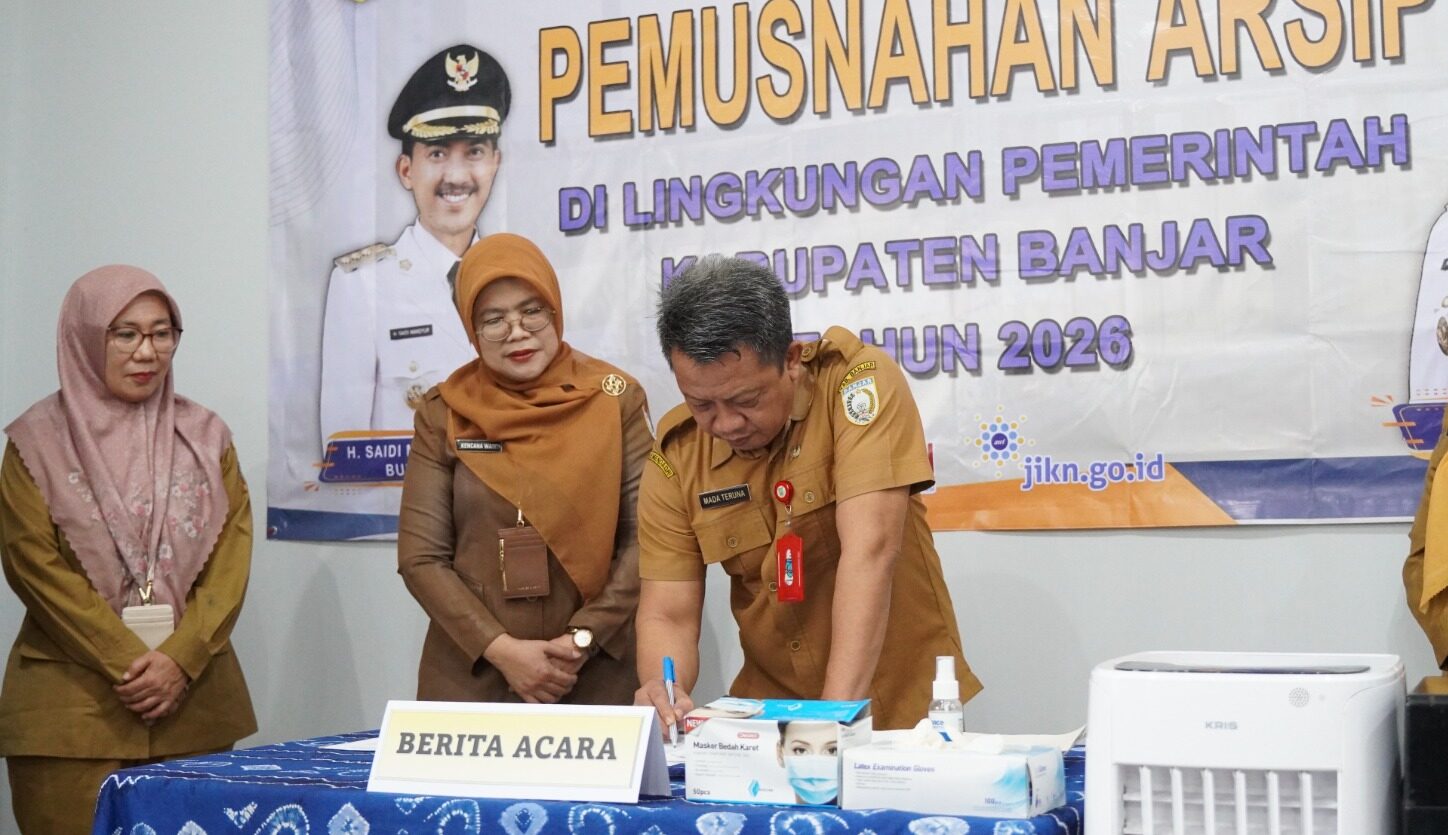 Pemerintah Kabupaten Banjar melalui Dinas Perpustakaan dan Kearsipan (Dispersip) melaksanakan pemusnahan arsip tahun 2026 di Depo Arsip, Martapura, Selasa (27/10/2026) pagi.
