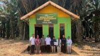 BAZNAS Kabupaten Banjar menyalurkan bantuan bedah rumah dan sembako kepada warga Desa Lok Tunggul, Kecamatan Pengaron, Kabupaten Banjar